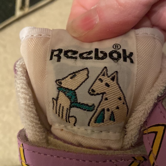 Vintage Reebok Dog Pattern - Picture 6 of 8
